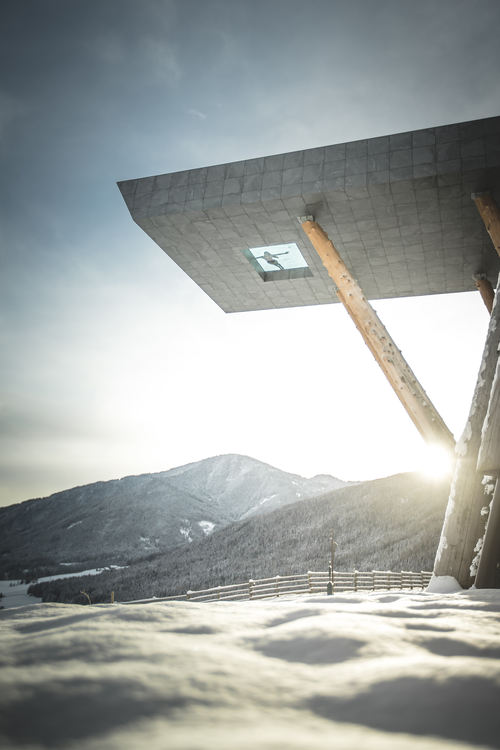 Den winterlichen Dolomitenzauber im Sky Pool genießen ©Manuel Kottersteger (Alpin Panorama Hotel Hubertus)