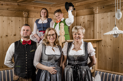 Die Gastgeberfamilie Gruber-Hinteregger © Klaus Peterlin (Tratterhof)