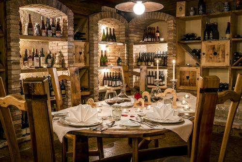 Dinner im urigen Weinkeller © Günter Standl (Tratterhof)