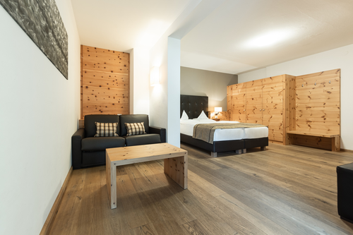 Eigenes Sofa in der Suite (c) Florian ANDERGASSEN