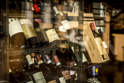 Erlesenes Weinsortiment (c) Fotograf Günter Standl (Tratterhof)