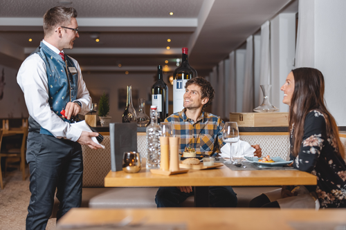 Exklusive Weinbegleitung (c) Mathäus Gartner (Das Walchsee Aktivresort)