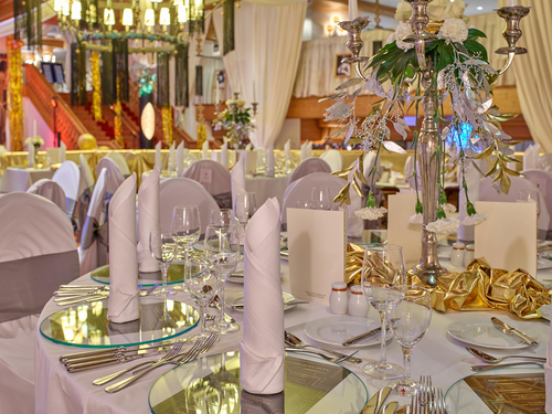 Festlich gedeckte Tische (Resorts Bad Griesbach)