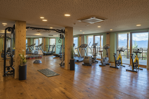 Fitnesstudio mit ausreichend Cardiogeräten (c) Moving Pictures (Tratterhof)
