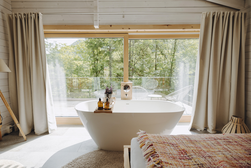 Freistehende Badewann im Haus Feuer (Fourelements)