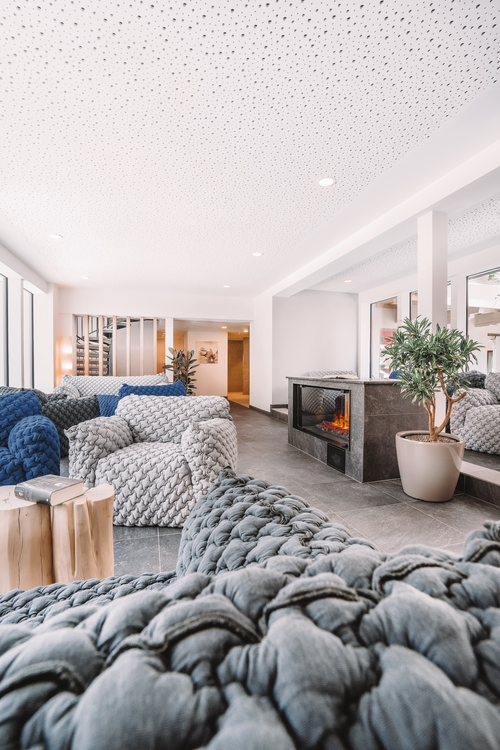 Gemütliche Lobby mit Kamin (DAS KAISERBLICK**** Superior)