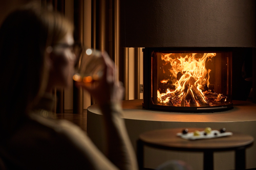 Gemütlicher Abend am Kamin © Badia Hill