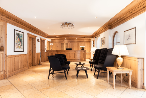 Geräumige Hotelhalle (c) Florian Andergassen (Hotel Sand)