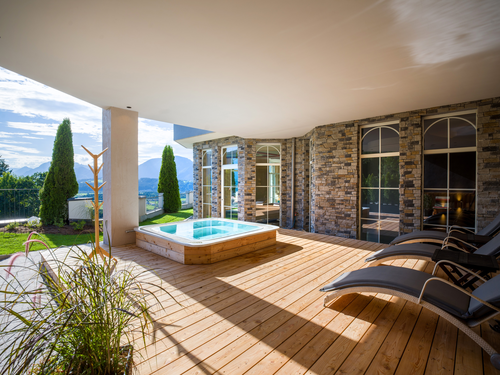 Geschützter Außenwellnessbereich (Hotel Panorama Royal)