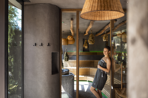 Getrennte Saunabereiche für Familien und „adults only“ – Entspannung pur! (Quellenhof Luxury Resorts)