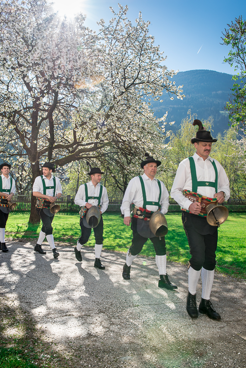 Grasausläutenbrauch in Schwaz (Silberregion Karwendel)