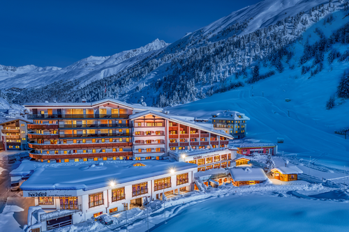 Hochfirst Außenansicht in winterlicher Nacht (Hochfirst)