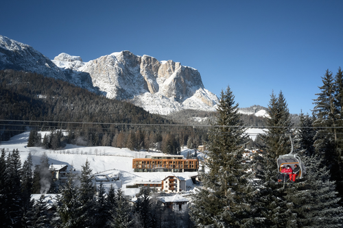 Hotel Badia Hill mit Bergpanorama © Badia Hill