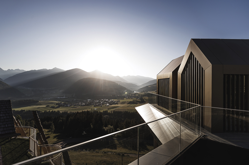 Imposante Dolomitengipfel rund um das Hotel (Alpin Panorama Hotel Hubertus)