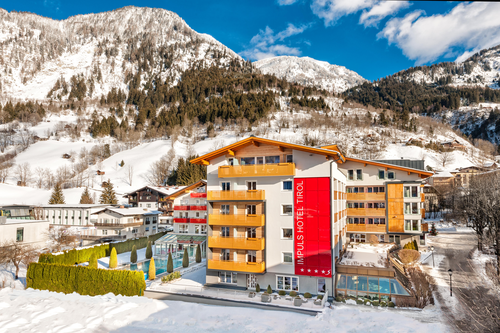 IMPULS HOTEL TIROL in verschneiter Landschaft (c) Foto Atelier Wolkersdorfer (IMPULS HOTEL TIROL)