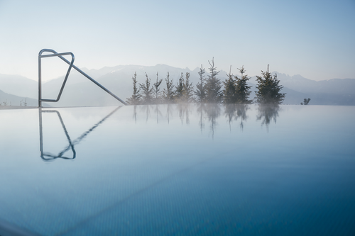 Infinity Pool zum Entspannen © MarikaUnterladstaetter@MountainHideaways (Tratterhof)