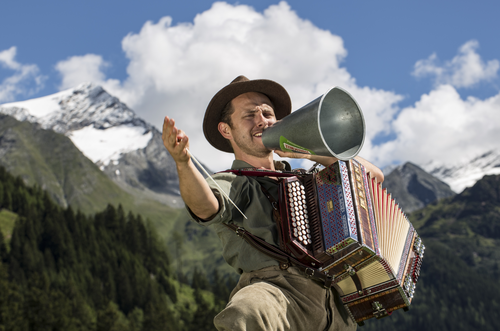 Jodler Thomas in seinem Element (c) Johanna Neumayer (Naturdorf Oberkühnreit)