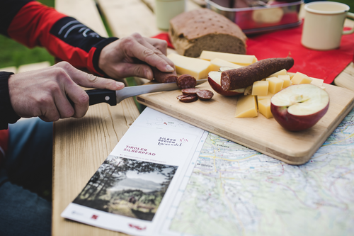Leckere Jause beim Wandern (c) miamariaknoll (Silberregion Karwendel)