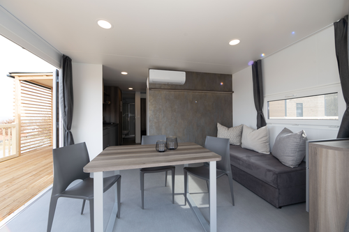 Mobilheim_innen (Vital CAMP Bayerbach)