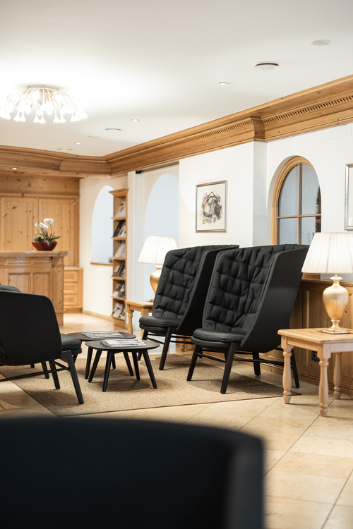 Sessel in der Hotelhalle (c) Florian ANDERGASSEN