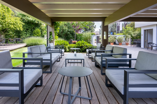 Sitzlounge draußen (c) Marco TELFSER