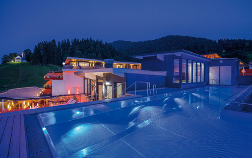 Sky Pool-Beleuchtung in der Nacht (c) Markus Auer (DAS KAISERBLICK**** Superior)