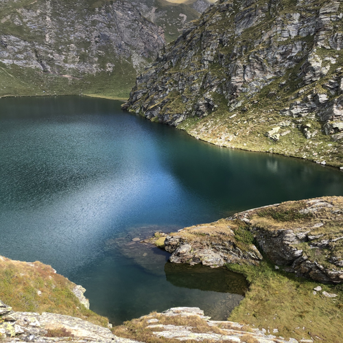 Sonnenstrahlen genießen am See (c) Sascha Russotti (Tratterhof - Mountain Sky Hotel)
