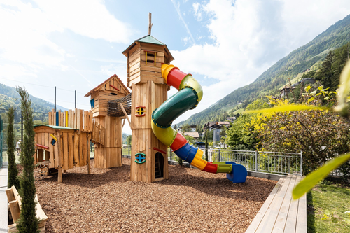 Spaß am Spielplatz © Quellenhof Luxury Resort Passeier