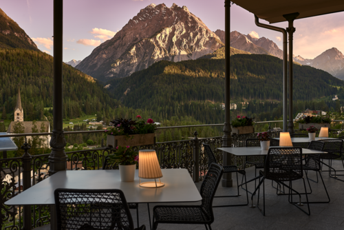 Terrasse bei Abenstimmung ©Andrea Badrutt (Hotel Belvedere)