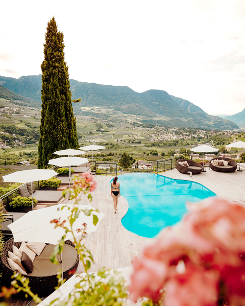 Terrasse inmitten einer tollen Grünlandschaft (Hotel Golserhof)