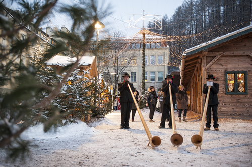 Traditionelles Weihnachtsblasen der Musikkapelle (c) Alex Filz (Dolomitenregion Kronplatz)