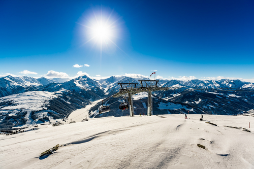 Traumhaftes Bergpanorama bei Sonnenschein (MY ALPENWELT RESORT)