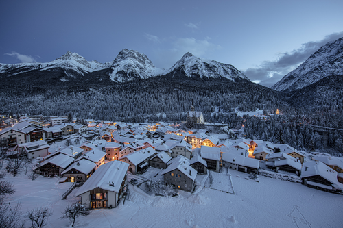 Winterabend in Scuol (c) Andrea Badrutt Chur (Hotel Belvedere)