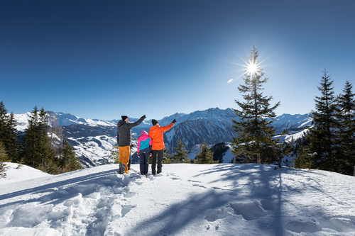 Winterwanderweg mit schöner Aussicht © Hochalmbahnen AG