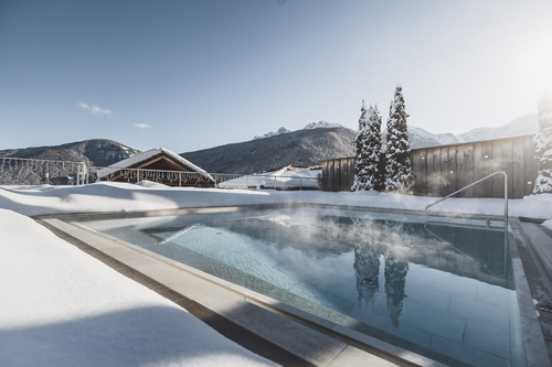 Zeit zum Entspannen im Solepool ©Manuel Kottersteger (Alpin Panorama Hotel Hubertus)
