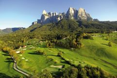18-Loch Golfplatz in St.Vigil Seis im Herzen der Dolomiten (c) Seiser Alm Marketing (Hotel Steger-Dellai)