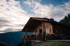 Abendstimmung an der Almhütte (c) PLAICKNER (Kronplatz Brand)