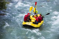 Abenteuerliches Wildwasserraften (Ravelli Hotels)