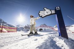 Abklatschen im Funslope (TVB Tux-Finkenberg)