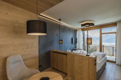 Aufwachen im Zimmer Braies mit Bergblick genießen ©Manuel Kottersteger (Alpin Panorama Hotel Hubertus)