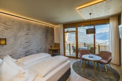 Ausblick auf die Bergwelt im Zimmer Peres ©Manuel Kottersteger (Alpin Panorama Hotel Hubertus)