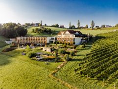 Außenansicht auf das Hotel (c) Karin Bergmann (Ratscher Landhaus)