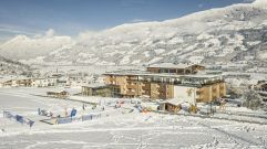 Außenansicht des Hotels im Winter (c) Jan Hanser mood photography (alpina zillertal)