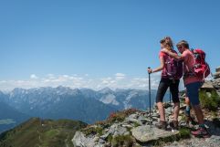 Aussicht auf die Berge vom Gipfelkreuz (c) Angélica Morales (Silberregion Karwendel)