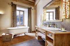 Badezimmer mit top Aussicht (Schloss Hotel Mittersill)
