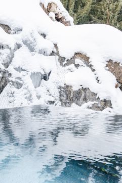 Beheizter Outdoorpool auch im Winter (Hotel Arpuria)