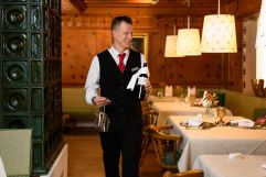Charmantes Personal im Restaurant (c) Marktl Photography (Impuls Hotel Tirol)
