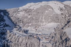 Das Chaletdorf im Winter(c) ratko-photography (Benglerwald Berg Chaletdorf)