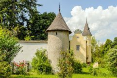 Das Johannes-Schlößl inmitten grüner Natur (Johannes-Schlößl)