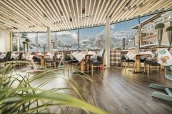 Das Restaurant im Alpina Zillertal verwöhnt mit hiesigen Leckereien (c) Jan Hanser mood photography (alpina zillertal)